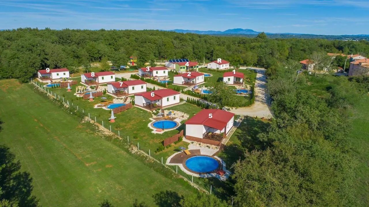 Holiday Park Village Jelovci Kringa 3*,
